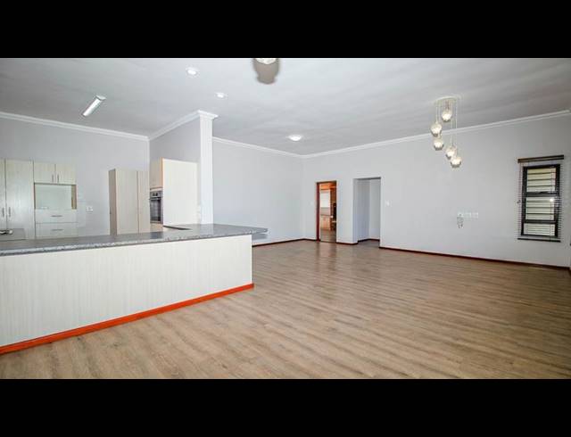 5 BEDROOM HOUSE FOR SALE IN JONGENSFONTEIN